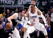 米兰体育app-湖人遭太阳逆转，三连败令球迷忧心