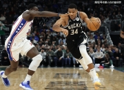 米兰体育官网-雄鹿豪取八连胜，打破火箭连胜纪录.