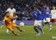 米兰体育官网-汉堡狂飙德甲赛场横扫三连胜震惊德国足坛