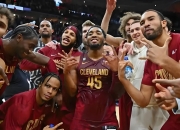 米兰体育入口-骑士击败老鹰保持不败