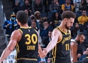 米兰体育官方网站-凯尔特人机组逆风，库里22分助小牛逆转