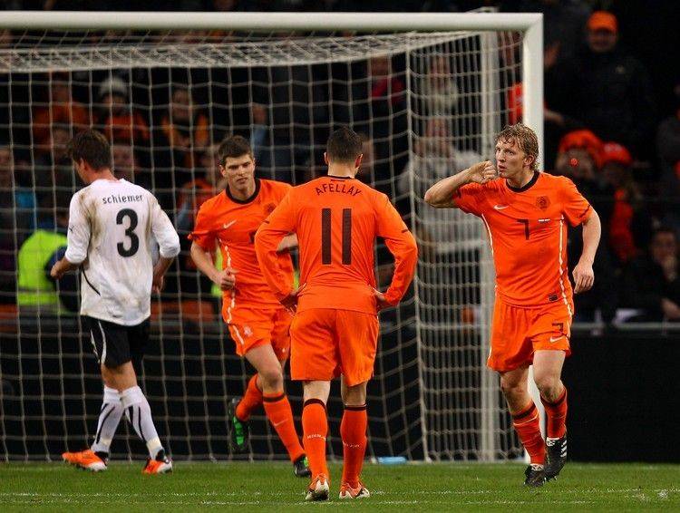 荷兰联赛球队迎战强敌取得胜利