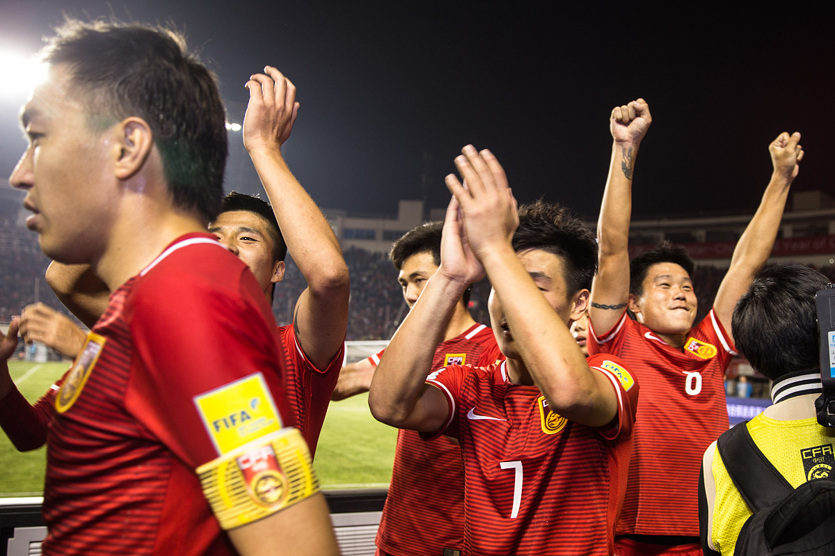 热门球队面对劲敌，实力较量激烈