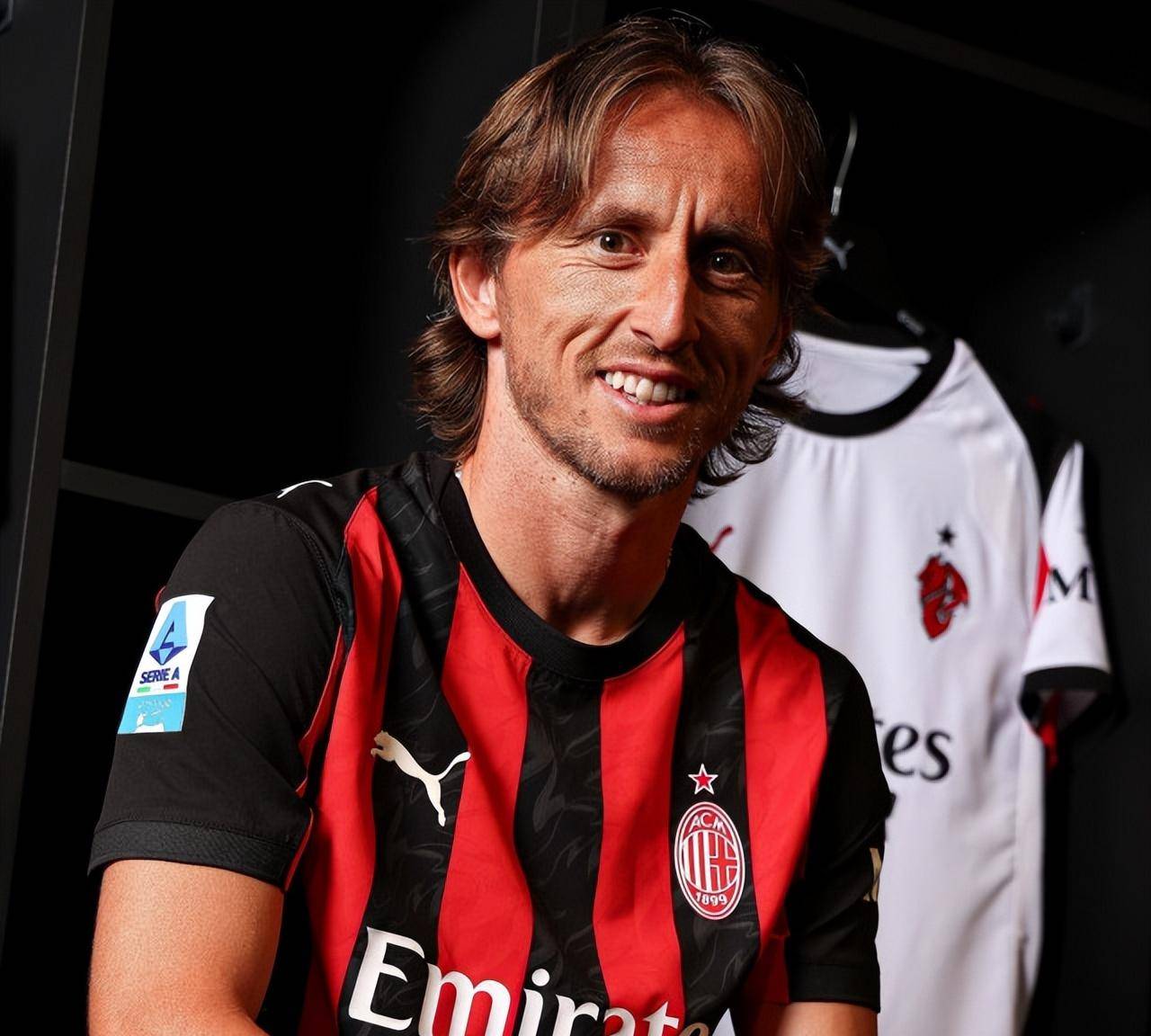 关于AC米兰遭遇三连败，球迷呼吁教练做出改变的信息