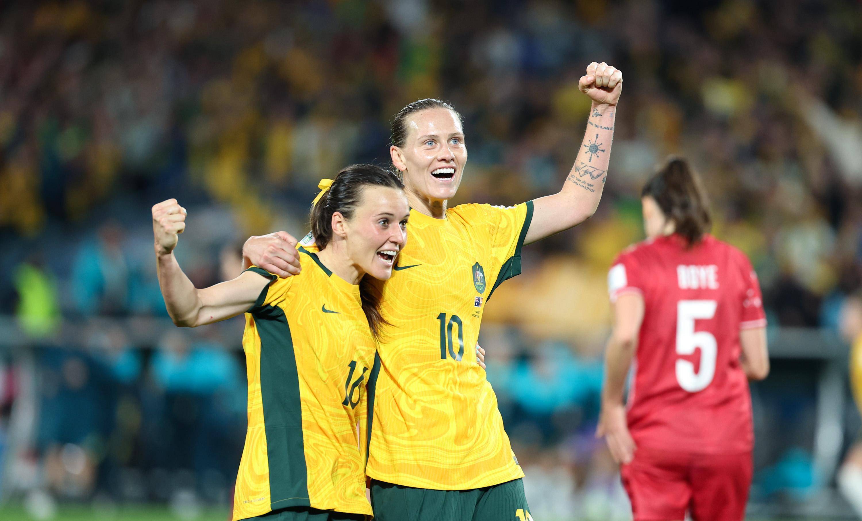 包含澳大利亚队在女足比赛中领先变为澳大利亚队领先战局，稳步前进的词条