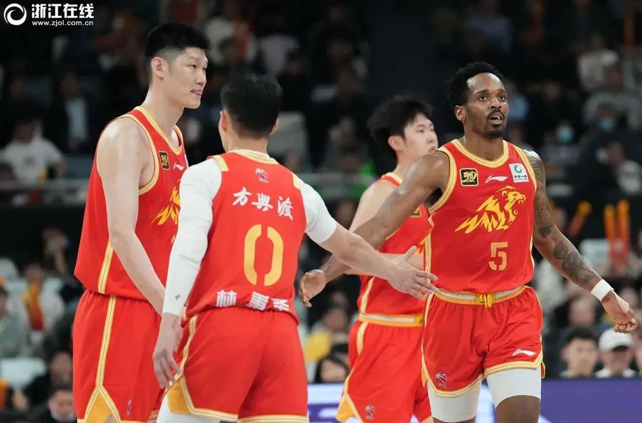 包含北京战队势不可挡，豪取胜利的词条