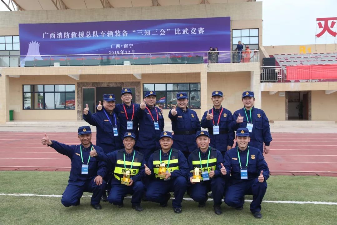 包含队伍努力，冲击一流大赛桂冠的词条