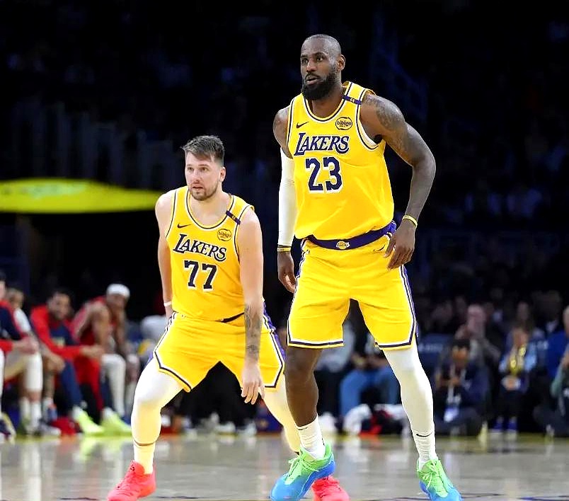 湖人大胜魔术，詹姆斯领导全队获胜