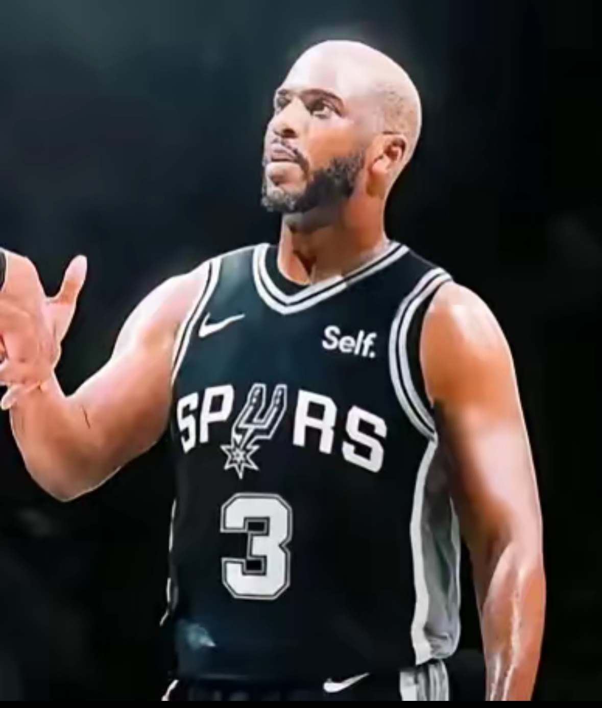 马刺年轻后卫脱颖而出，德罗赞离队乌云笼罩。