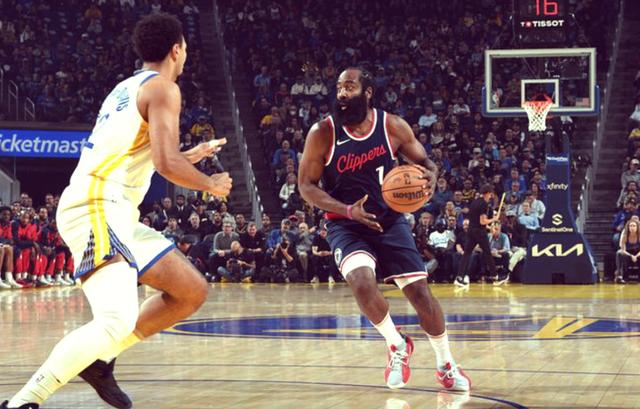 勇士遭快船逆转，主场失利