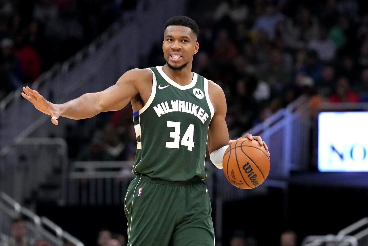 雄鹿击败森林狼，字母哥发挥稳定