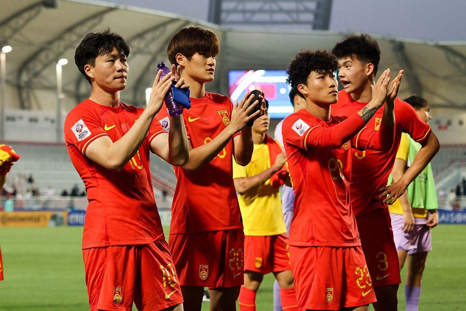 著名球员亮相亚洲足球赛事，创造历史