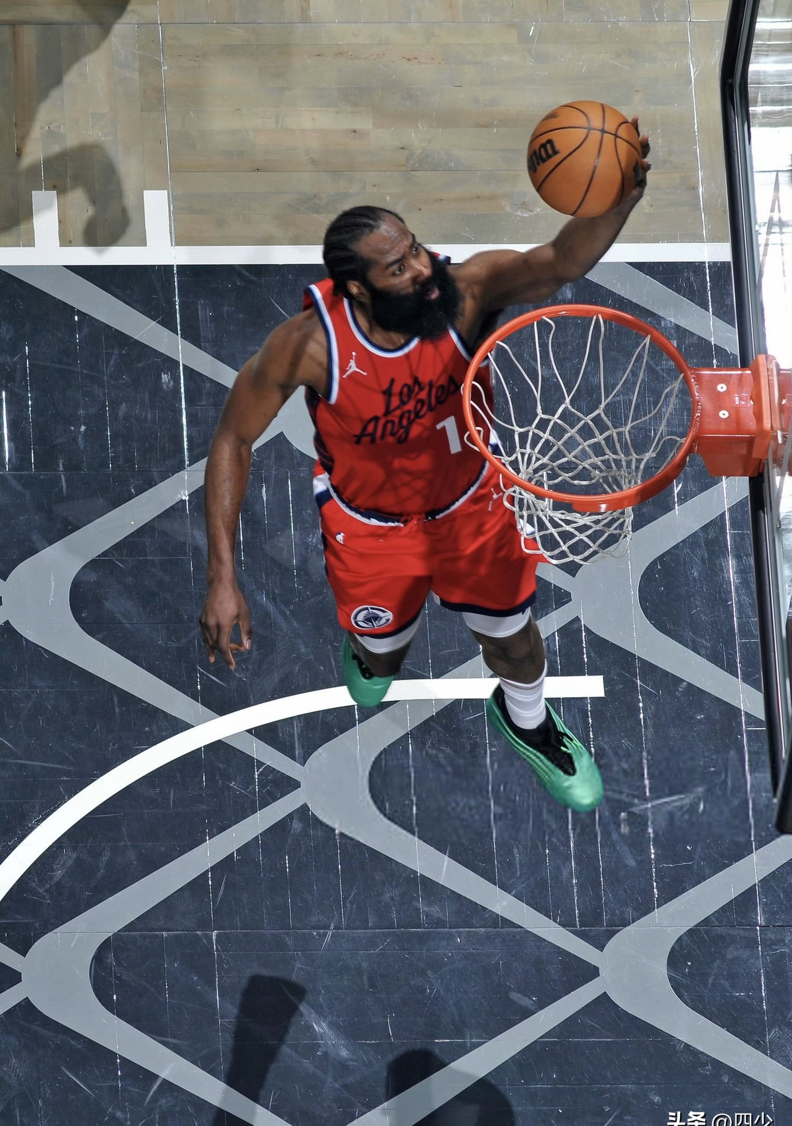 尼克斯碾压四川队，哈登刷新纪录